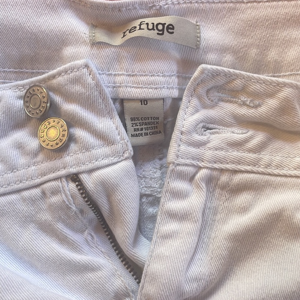 Shorts - Picture 3 of 4